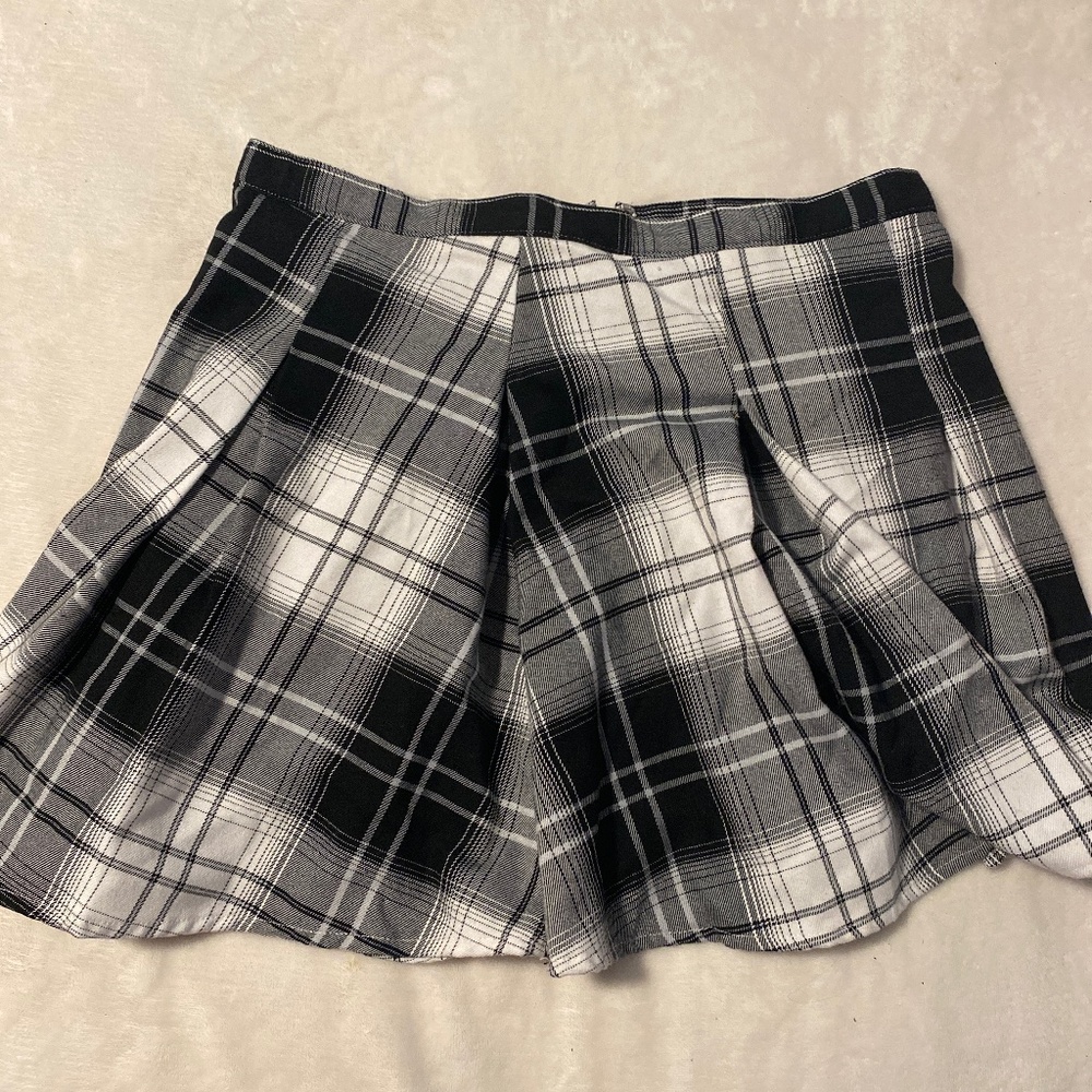 SO black and white plaid skirt